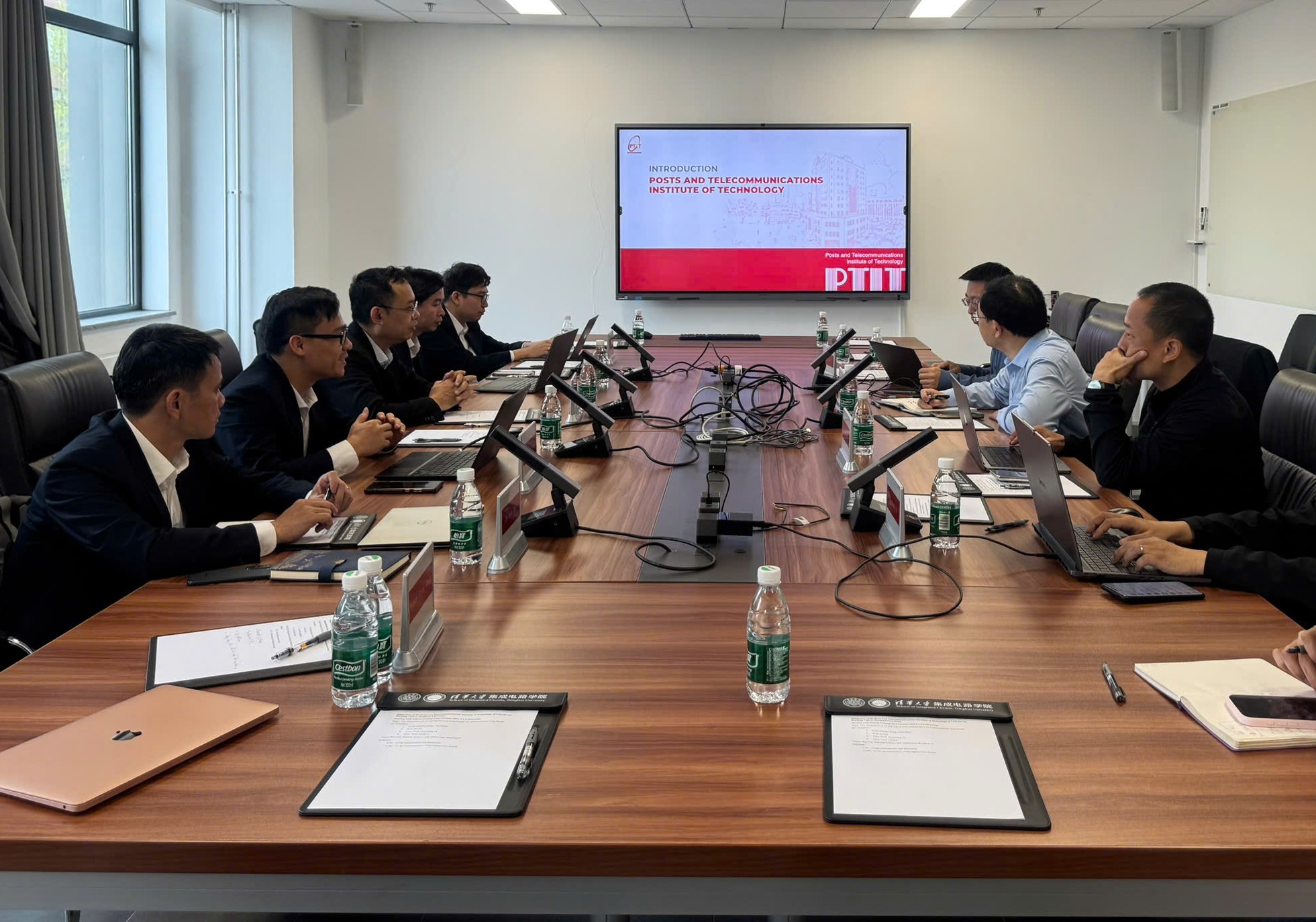 Học viện thúc đẩy hợp tác với Đại học Thanh Hoa trong nghiên cứu ứng dụng AI và Digital Twin trong thiết kế vi mạch